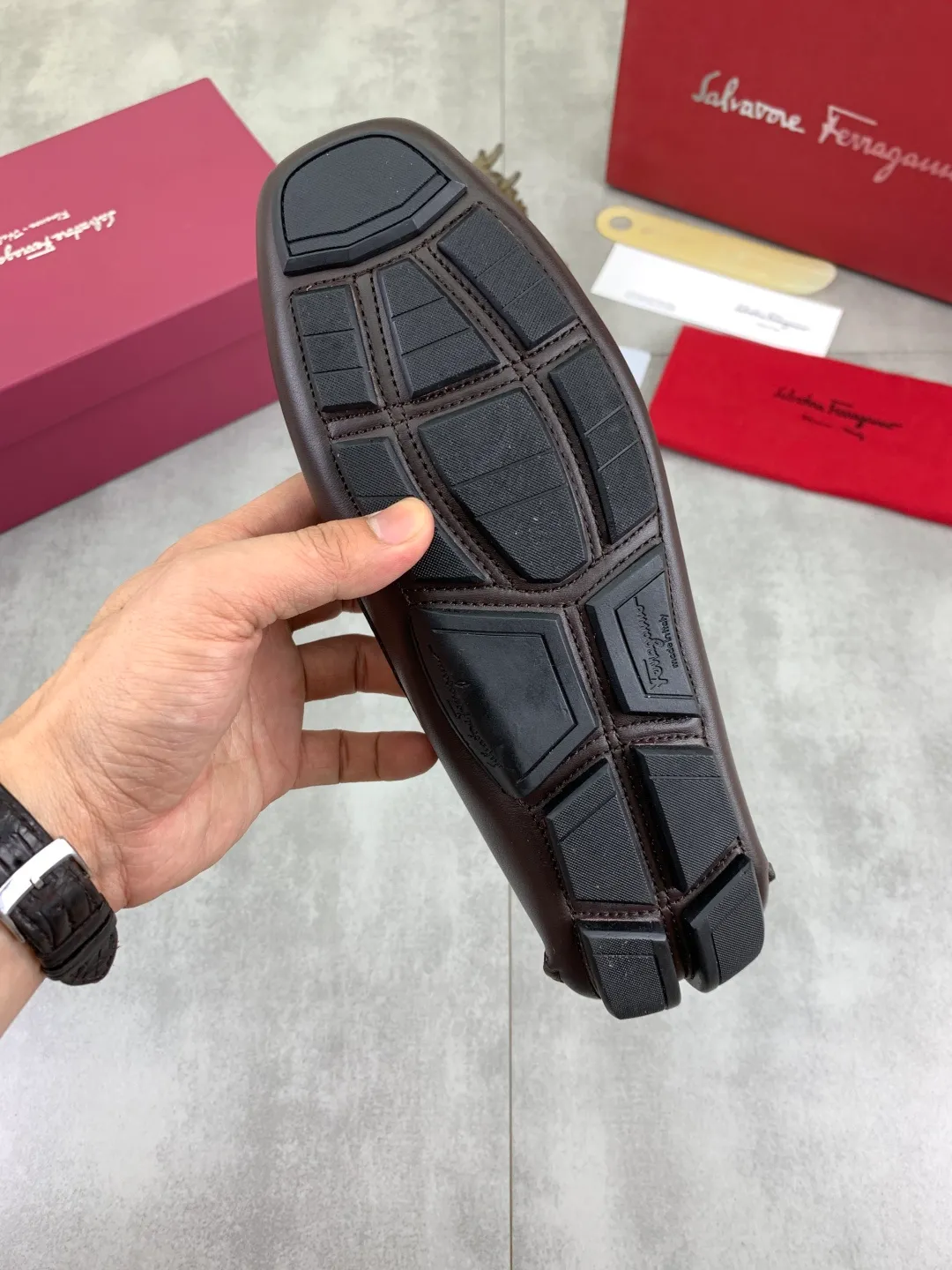 Men's shoes 💰P542 New model, high quality [Ferragamo/Ferragamo] Latest lazy slip-on shoes Original imported calfskin, imported cowhide lining + original luxury metal buckle + original combination outsole Comparison without pressure Code number: 38-45